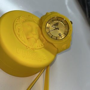 ⛈️⛈️NWOT VERSUS BY VERSACE watch &case